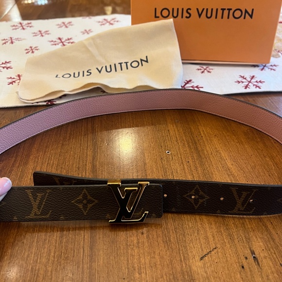 LV Initiales Reversible Belt - Picture 7 of 13